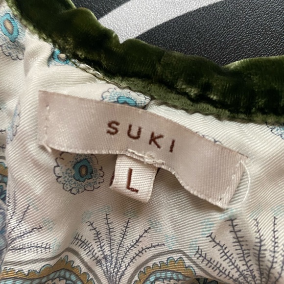 Suki Green Velvet Coverup - Picture 5 of 5